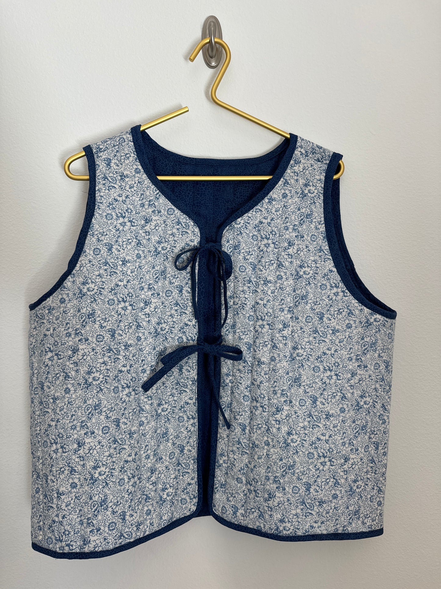 Blue Willow Quilted Vest - Size 14